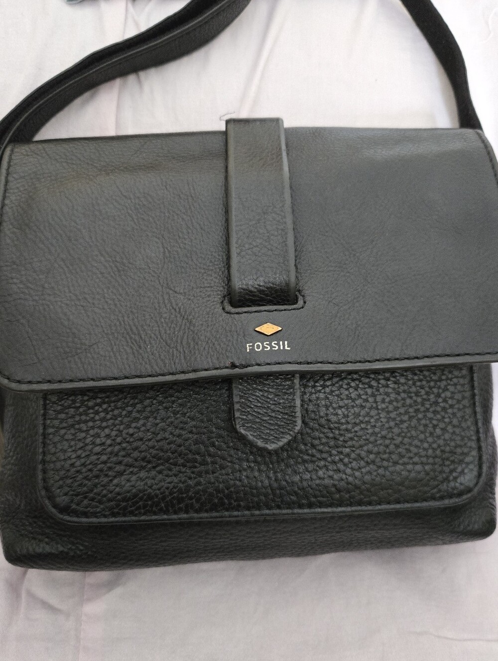 🌼Fossil Black Leather Multi-compartment Crossbody Bag. Great Condition!